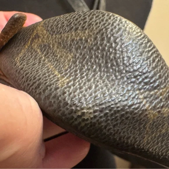 LOUIS VUITTON MONO Marly
Bandoulière Crossbody AUTHENTIC VINTAGE Luxury Purse - Picture 9 of 17